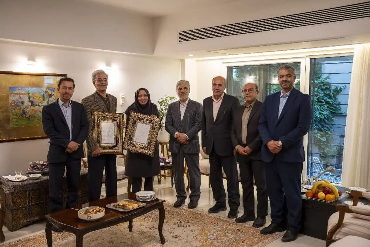 وزیر علوم از پروفسور افسانه صفوی و پروفسور ناصر ایران‌پور در شیراز تجلیل کرد