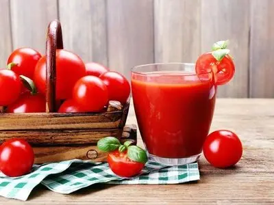 به این ۵ دلیل آب گوجه‌فرنگی برای شما مفید است