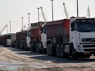 اعزام ناوگان حمل و نقل عمومی کرمانشاه برای تخلیه کالاهای اساسی