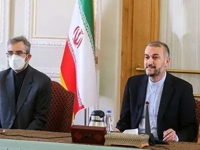 وزیر الخارجیة: باقری یواصل بجدیة المفاوضات الرامیة لإلغاء الحظر عن ایران 