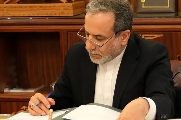 عراقجي يحذّر الدول الأوروبية الثلاث من تفعيل آلية الزناد 
