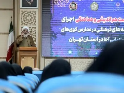 معلم غریق نجات جامعه است