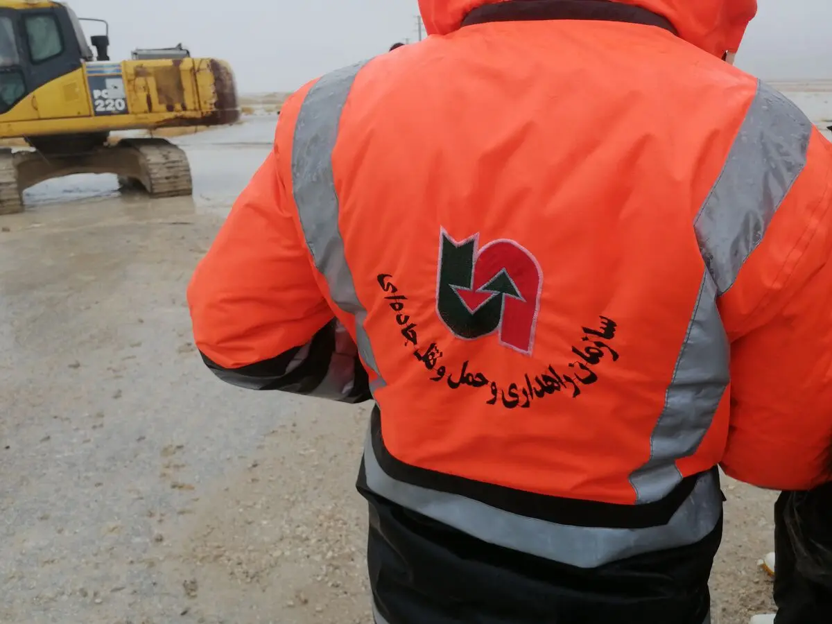 مسیر روستایی سمنتوج و بلبلی در علامرودشت لامرد براثر بارندگی شب گذشته مسدود شد