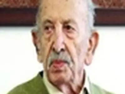 وداع باشکوه جامعه ورزش با هنرمند فوتبالی / مرتضی احمدی در قطعه نام آوران آرام گرفت