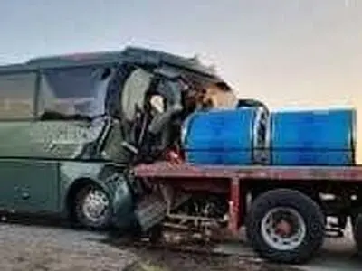 عدم توجه به جلو راننده اتوبوس در محور آزادراه پل زال – خرم آباد حادثه آفرید