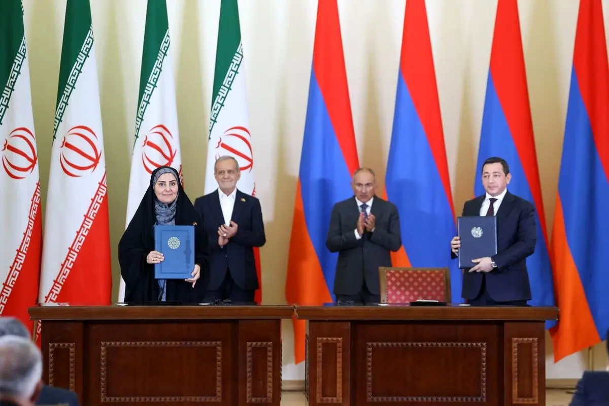 امضا تفاهمنامه همکاری مشترک میان وزیر راه و شهرسازی ایران و رئیس کمیته شهرسازی ارمنستان