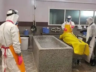 تجمع کارکنان غسالخانه بهشت زهرا در اعتراض به قطع مزایای مزدی/ کارمان سخت است اما رفاه و امنیت شغلی نداریم!