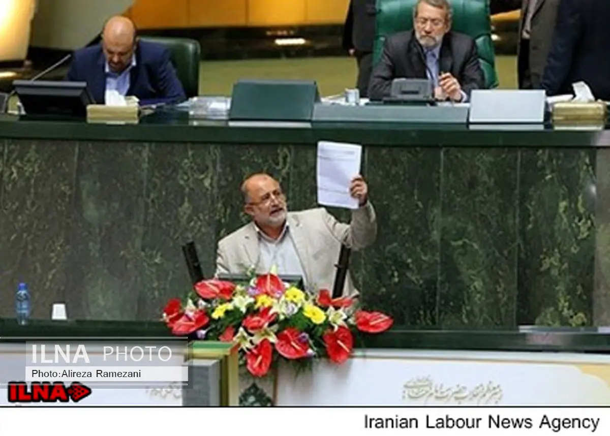 مسئولان وزارتخانه پشت سر آقای فانی حرف میزنند
