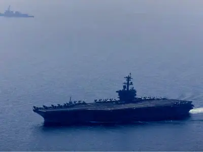 بازدید ویتکاف و کوشنر از ناو هواپیمابر «آبراهام لینکلن» 