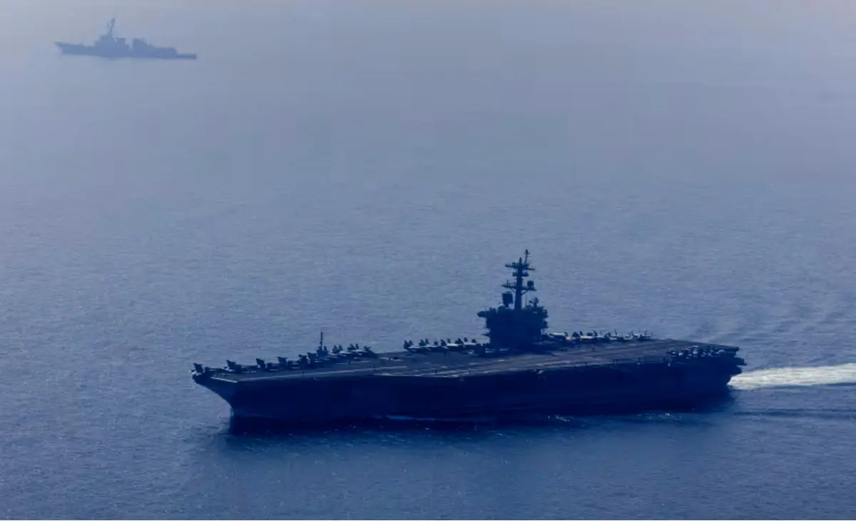 بازدید ویتکاف و کوشنر از ناو هواپیمابر «آبراهام لینکلن» 