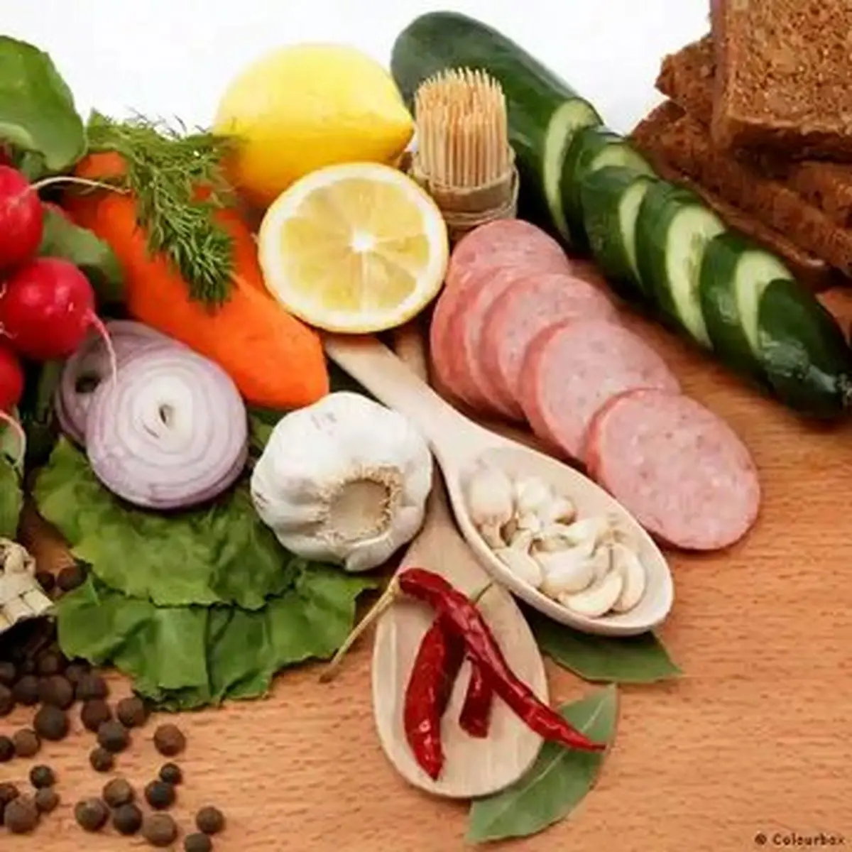 غذاها چطور شما را خوش‌بوتر و جذاب‌تر می‌کنند؟/ دو مسیر اصلی تاثیر غذا بر بوی بدن 