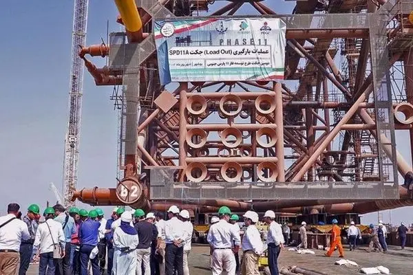Iran starts moving giant platform to South Pars gas field