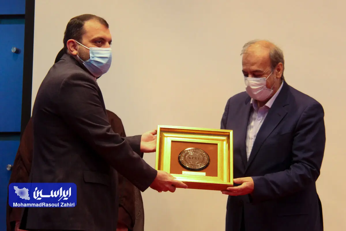 دریافت نشان عالی روابط عمومی و تقدیر از عملکرد رسانه‌ای شرکت فولاد مبارکه/ بی‌انصافی‌ها هم نمی‌تواند دستاوردهای فولاد مبارکه را زیر سوال ببرد