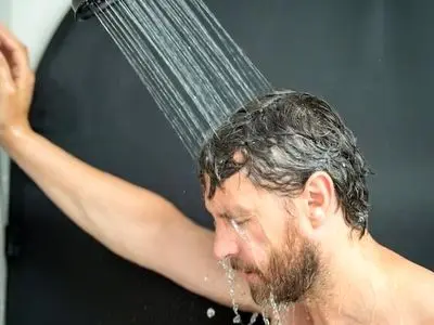 حمام آب سرد برای چه کسانی خوب نیست؟