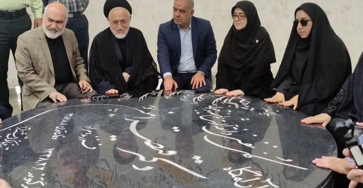 ادای احترام مهاجرانی به شهدای گمنام و آرامگاه قیصر امین‌پور در گتوند