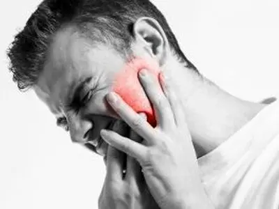 صدا دادن فک چقدر خطرناک است؟ چطور درمان کنیم؟