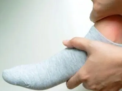 سوزش کف پا چه عللی دارد و چطور درمان می شود؟