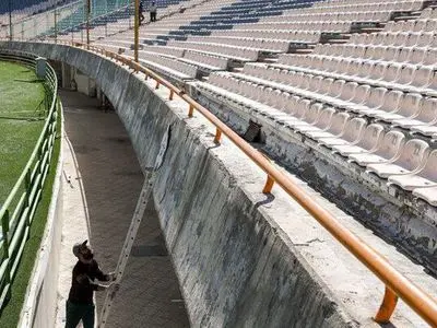 وضعیت خطرناک سکوهای ورزشگاه آزادی!