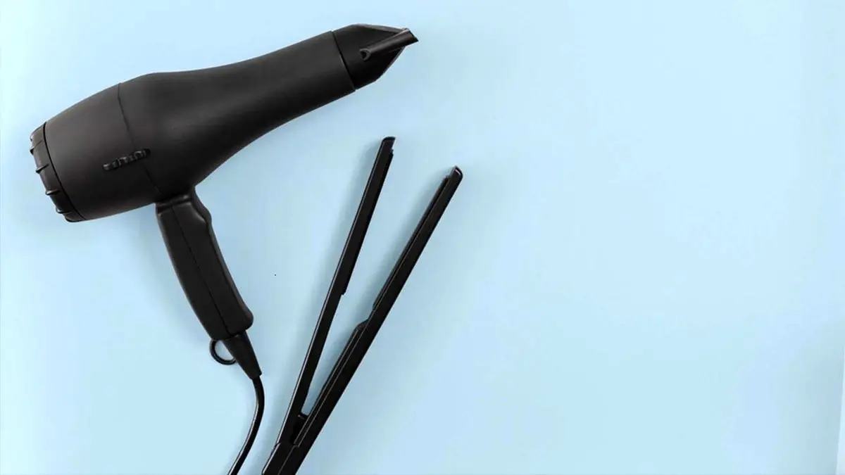 فر کردن مو با اتو مو | آموزش گام‌به‌گام + نکات حرفه‌ای