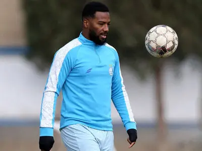 مهاجم خارجی استقلال هنوز شرایط بازی ندارد!