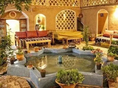 حمایت بنیاد برکت اصفهان از اقامتگاه‌های بومگردی تیران و کرون