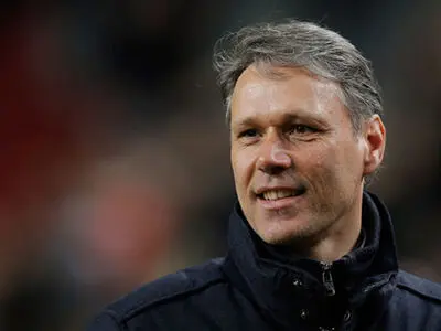 اسطوره هلند و رییس فیفا تماشاگر دربی استقلال و پرسپولیس در 10 اسفند