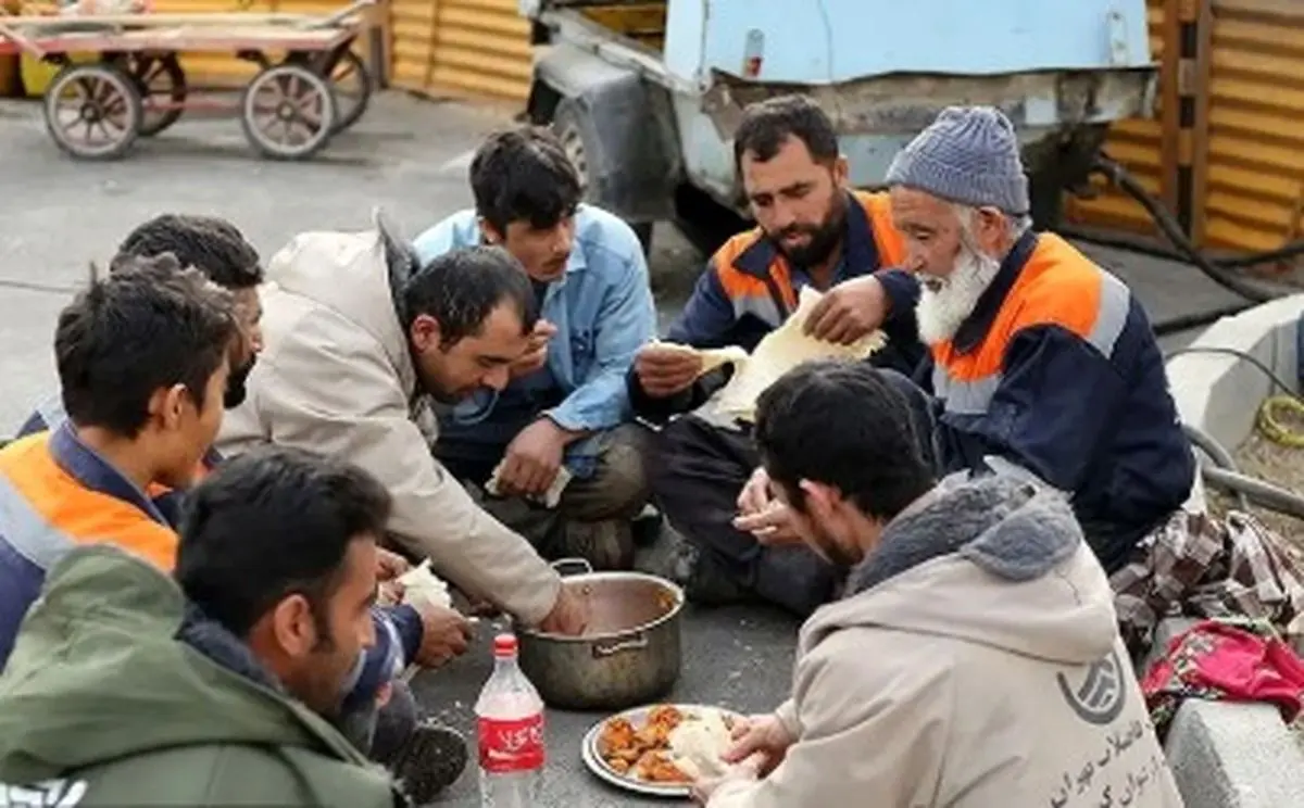 «سبد معیشت» ۷۱ میلیون تومان شد/ حداقل دستمزد ۸۸ دلار / کارگران برای خرید نان و تخم مرغ هم مشکل دارند! 