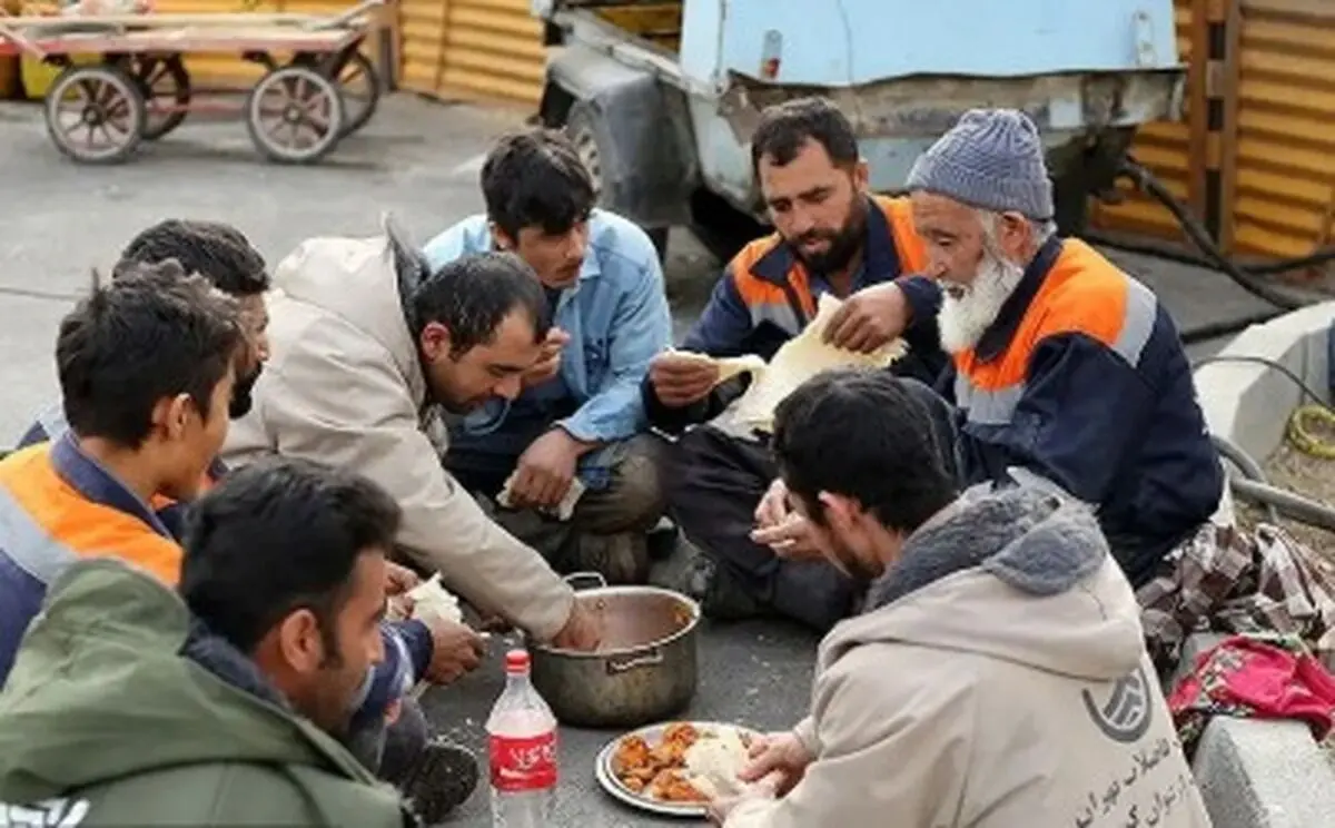 «سبد معیشت» ۷۱ میلیون تومان شد/ حداقل دستمزد ۸۸ دلار / کارگران برای خرید نان و تخم مرغ هم مشکل دارند! 