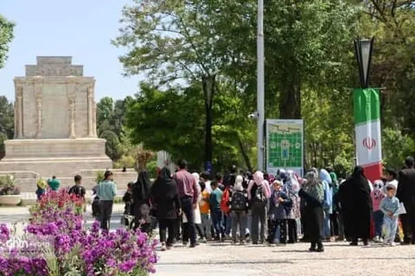  ۲۵ اردیبهشت‌ بازدید از آرامگاه شاعران رایگان است