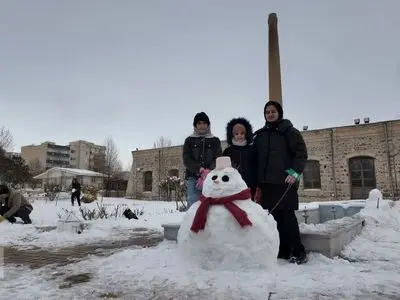 برگزاری جشنواره آدم برفی زنجان در بنای تاریخی کارخانه کبریت