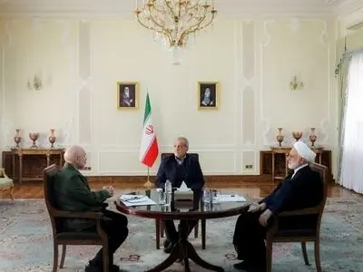 نشست سران قوا به میزبانی رئیس‌جمهور پزشکیان برگزار شد