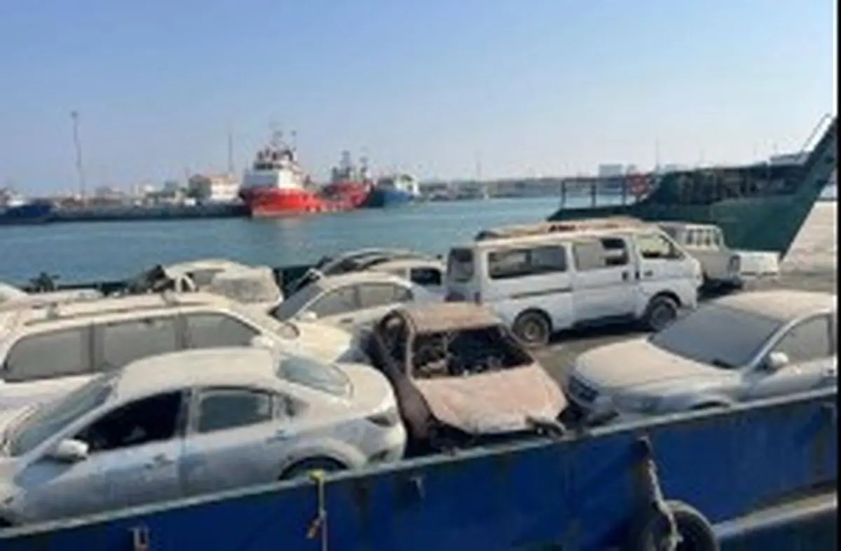 آغاز طرح بزرگ خروج خودروهای فرسوده از کیش با محوریت صادرات مجدد؛ ۶۰ خودروی اسقاطی به کشورهای همسایه صادر شد