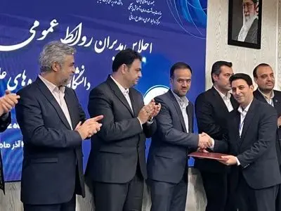 ۲ لوح تقدیر به روابط عمومی دانشگاه علوم پزشکی شیراز اهدا شد