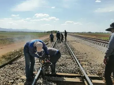 کارگران ابنیه فنی راه‌آهن قم دو ماه حقوق معوقه طلبکارند