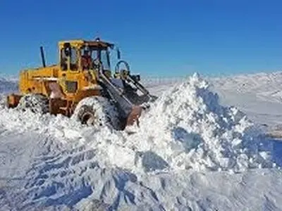 برف روبی بیش از  ۳۰۰ کیلومتر از محور های مواصلاتی آذربایجان غربی