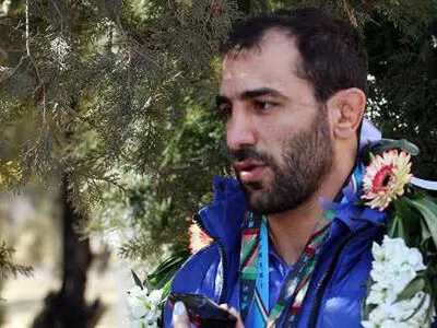 محمد نادری نخستین طلای کشتی ایران را کسب کرد