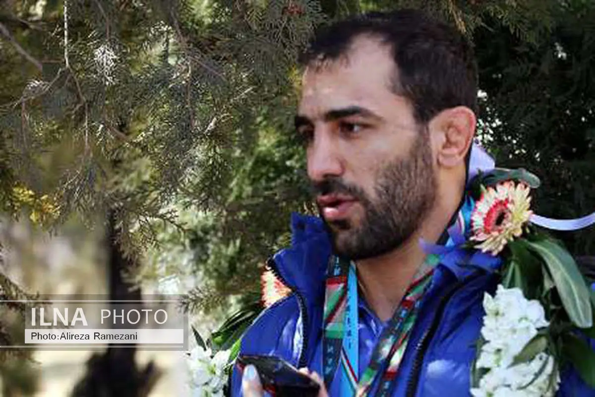 محمد نادری نخستین طلای کشتی ایران را کسب کرد
