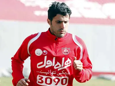 مدافع فصل پیش پرسپولیس به تیم مشهد پیوست