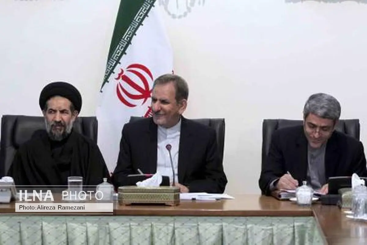 برنامه های ملی اجرایی سیاست های کلی اقتصاد مقاومتی توسط رئیس جمهوری تقدیم مقام معظم رهبری شد