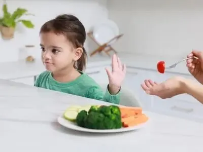 کودک خود را مجبور به غذا خوردن نکنید