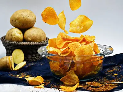 بعد از خوردن یک بسته چیپس چه اتفاقی در بدن ما می‌افتد؟