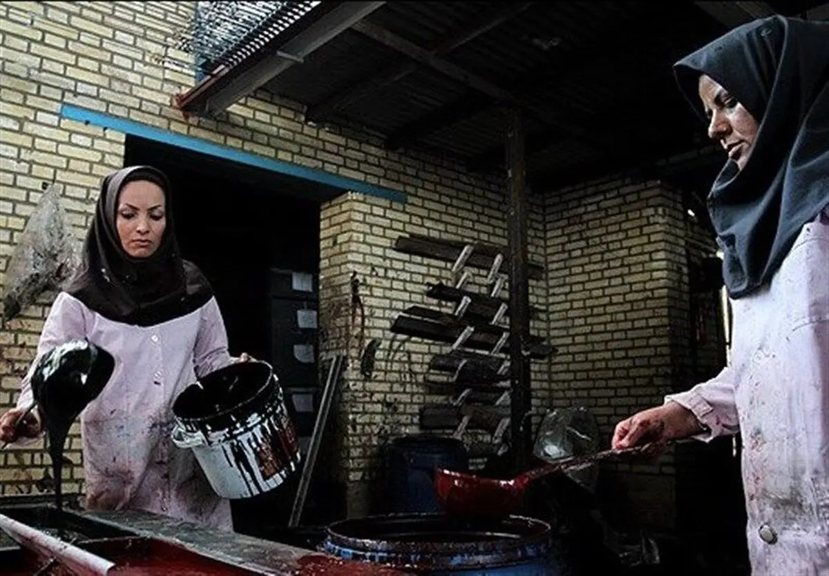 ظلم مضاعف بر زنان کارگر/ بانوانی که به خاطرِ «نان» از خیلی چیزها می‌گذرند!