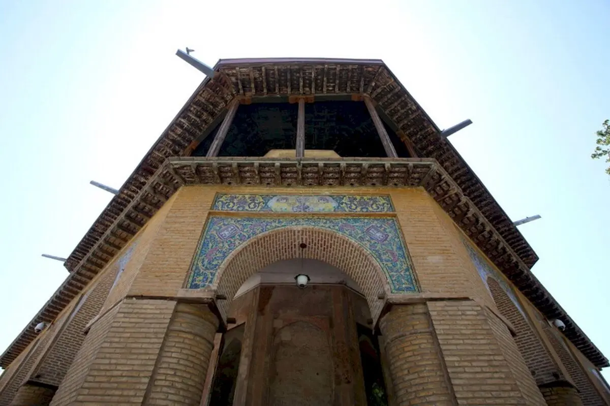 آغاز مرمت تزئینات بنای تاریخی چهلستون