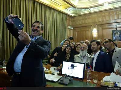 آخرین جلسه پرحاشیه شورای چهارم + عکس