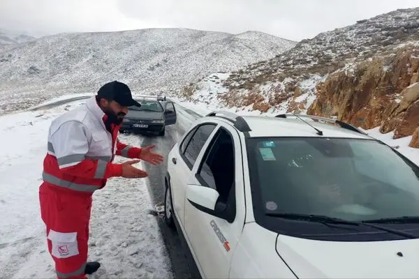  امدادگران به ۵۸ گرفتار در برف و کولاک در گردنه‌های شاه منصوری و چری امداد رسانی کردند