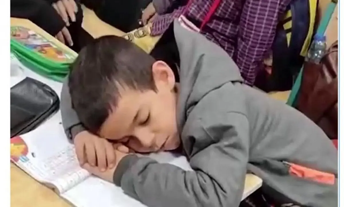 انتخاب ساعت بسیار عجیب برای مدارس دانش آموزان / تصمیم بسیار عجیب و جنجالی برای کودکان 