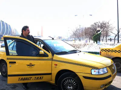 شهردار تبریز با تاکسی به محل کار خود رفت