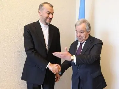 وزیر الخارجیة الإیراني یحذر الأمین العام للأمم المتحدة من انفجار الأوضاع بالمنطقة