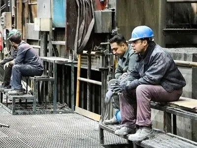 جذابیت‌های بخش خدمات چگونه نیروی کار صنعتی و کشاورزی را می‌بلعد؟ 