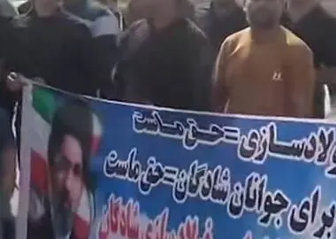  اعتراض کارگران بیکار شده فولاد شادگان با حضور فرزندان/ زنجیره معیشت خانواده از هم می‌پاشد!